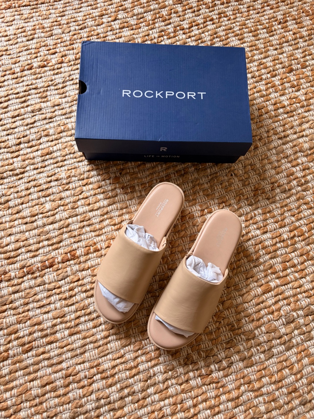 9W Rockport Neutral Tan Slide Wedge Mules women’s 9 wide summer casual sandals - Picture 7 of 9